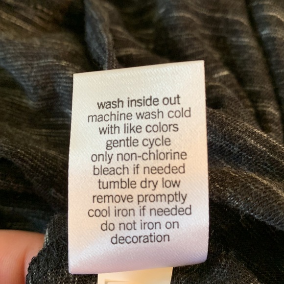 Shoe Addict Graphic T-shirt, Apt. 9, Size Medium - Picture 9 of 11